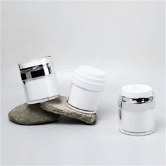 زجاجة مستحضرات تجميل أكريليك ذهبية