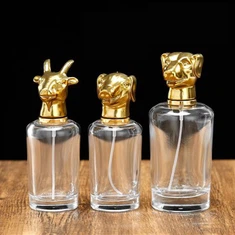 زجاجة عطر مزخرفة