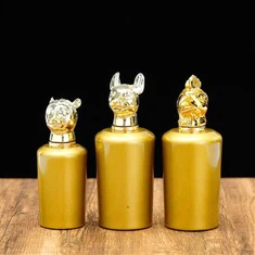 زجاجة عطر ذهبية